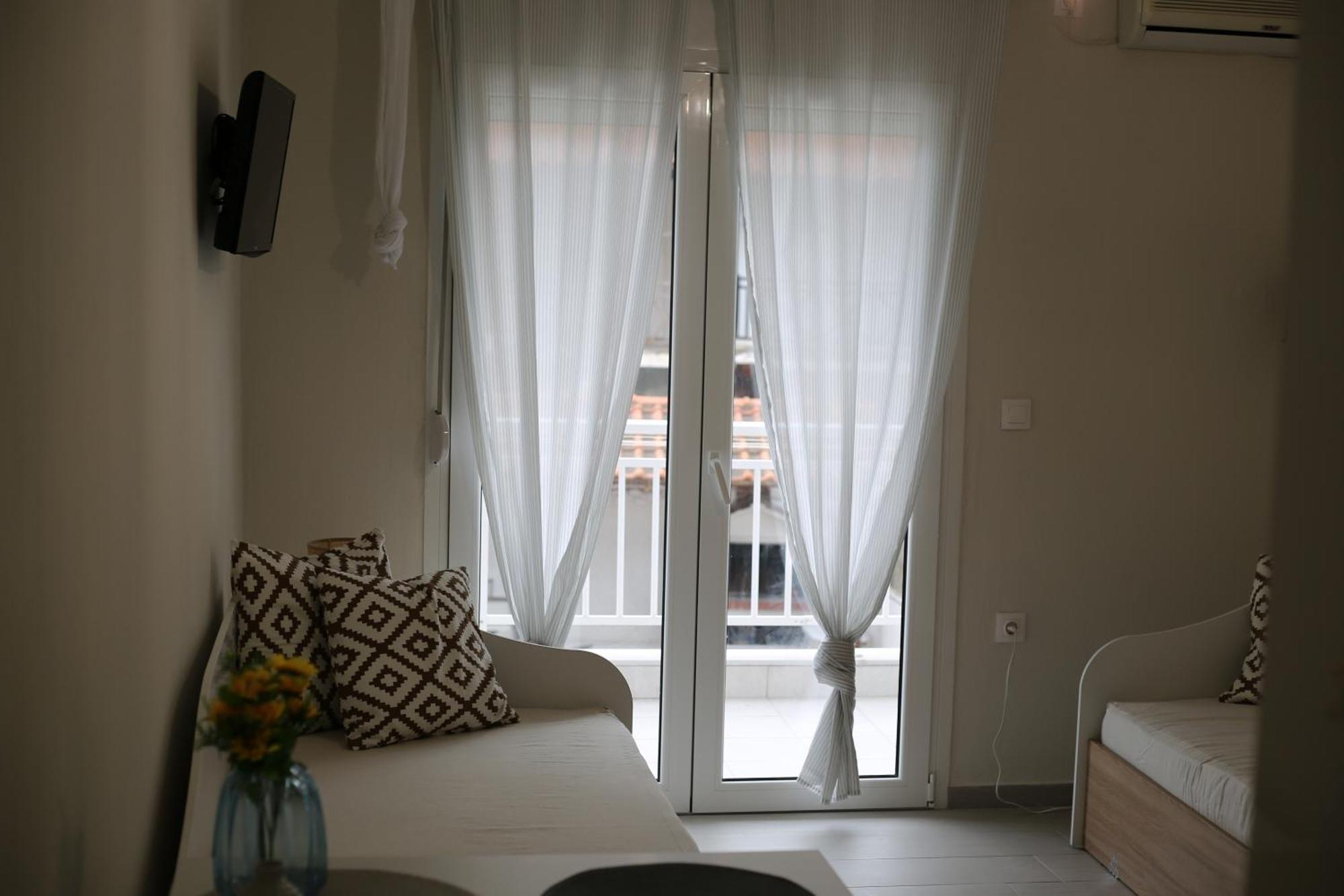 Our Home-Fully Renovated Apartments And Studios By The Sea Никити Екстериор снимка