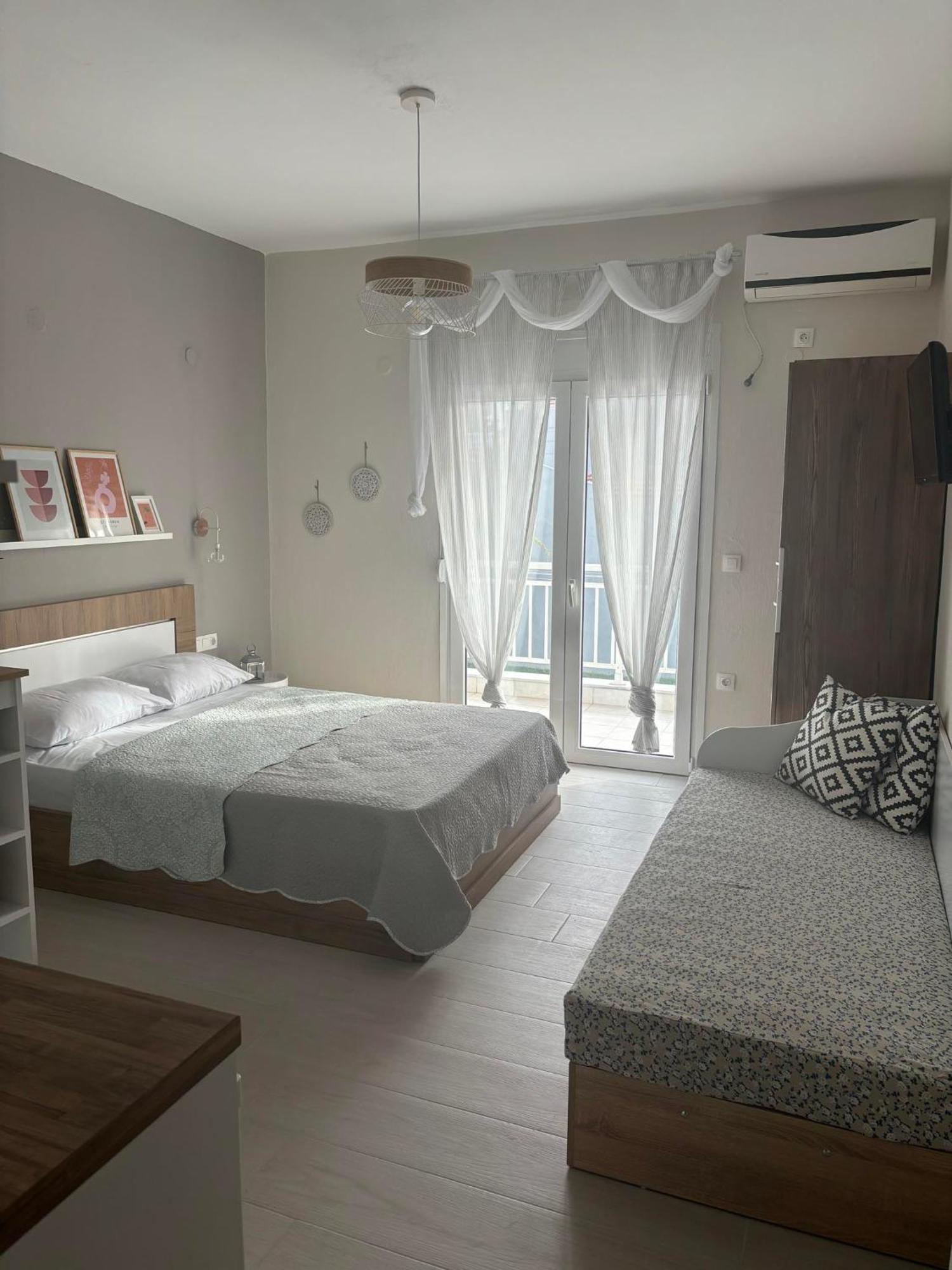 Our Home-Fully Renovated Apartments And Studios By The Sea Никити Екстериор снимка