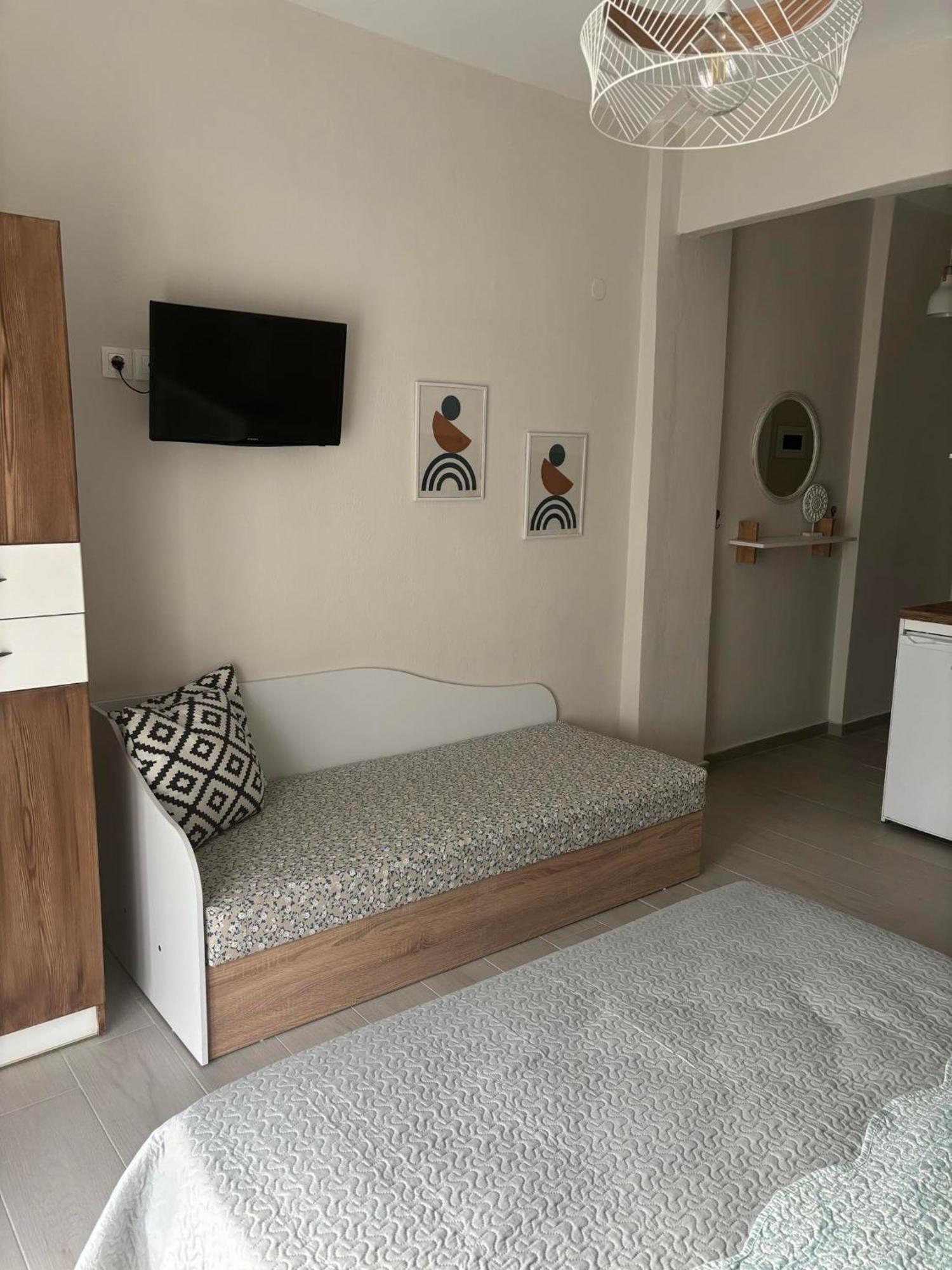 Our Home-Fully Renovated Apartments And Studios By The Sea Никити Екстериор снимка