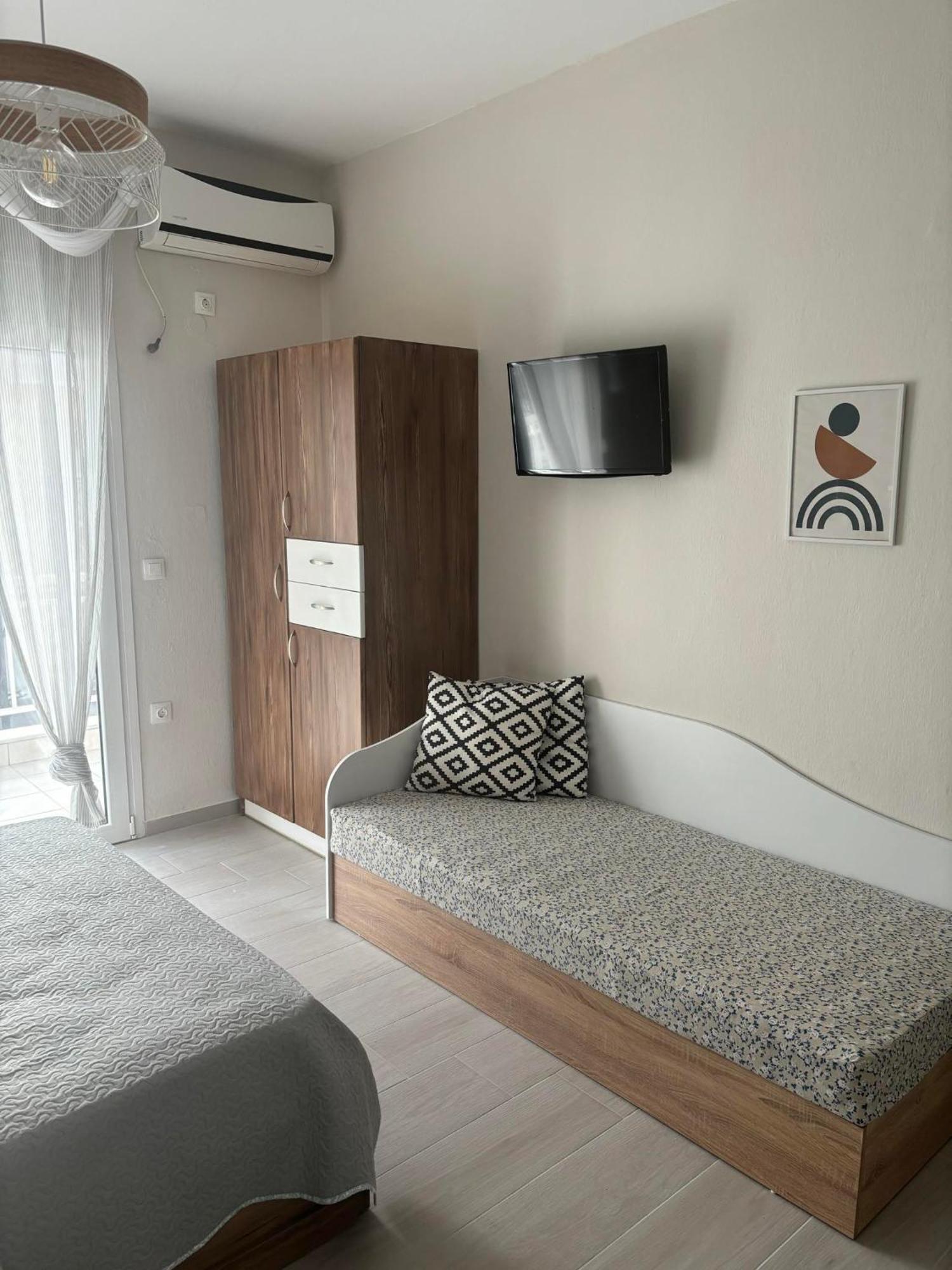 Our Home-Fully Renovated Apartments And Studios By The Sea Никити Екстериор снимка